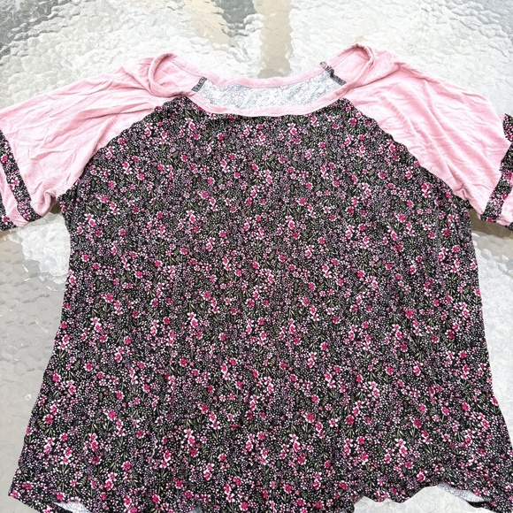 Maurices Floral Short Sleeve Top - Ladies Plus Size 1X - Picture 1 of 3